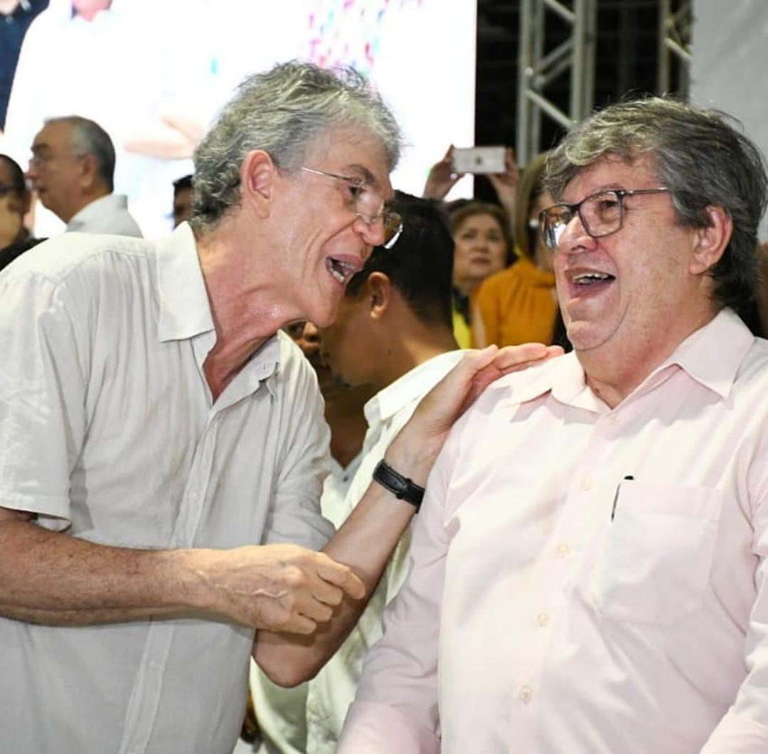 Acompanhei de perto o trabalho dos ex-governadores Ricardo Coutinho e João Azevêdo. Vi João Azevêdo atuar como secretário na Prefeitura de João Pessoa e posteriormente no governo de Ricardo Coutinho. Sempre admirei a capacidade de trabalho, planejamento e dedicação dos dois gestores.
