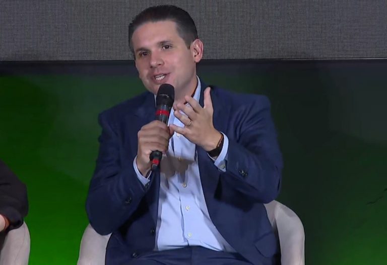 O deputado federal e presidente da Câmara dos Deputados, Hugo Motta, discursando em evento público de tecnologia em Brasília.