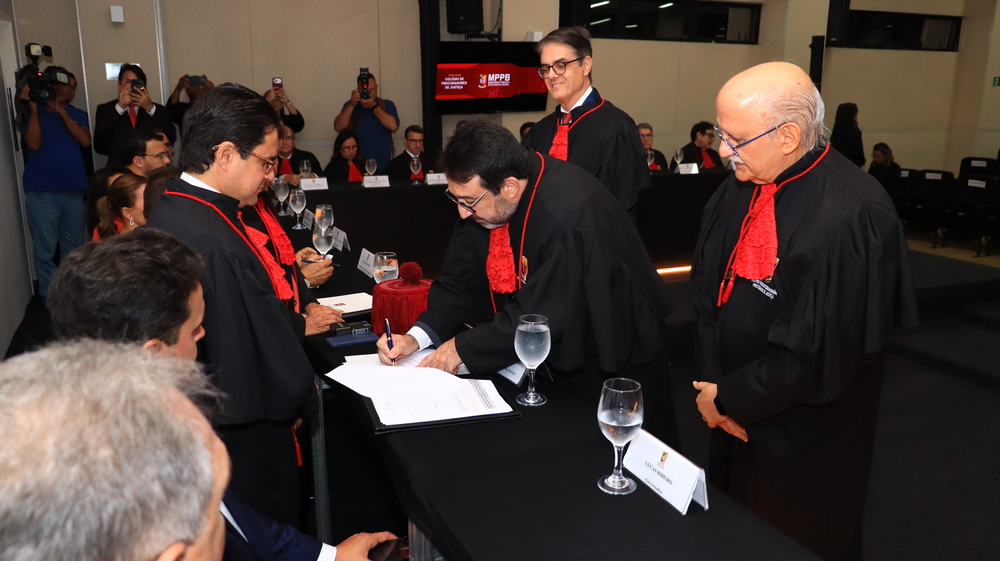 José Guilherme Soares Lemos durante cerimônia de posse como corregedor-geral do Ministério Público da Paraíba.