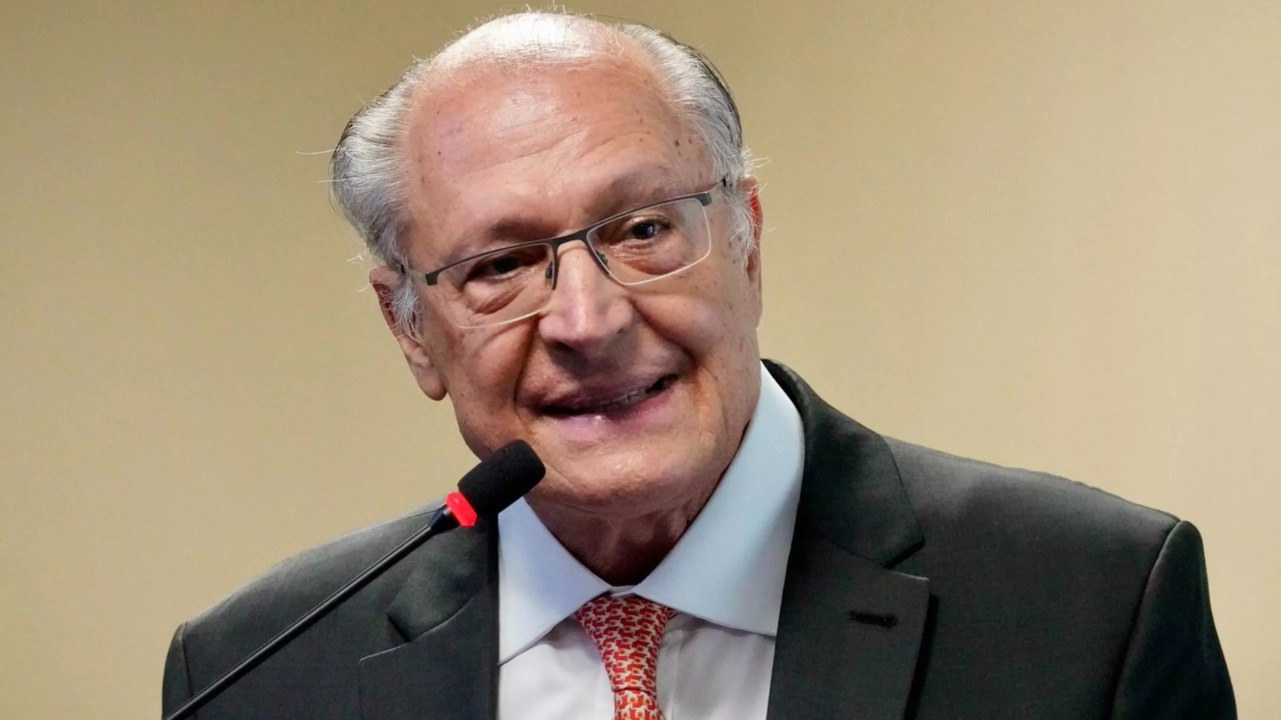 Geraldo Alckmin discursa durante assembleia anual da IATA realizada no Rio de Janeiro.