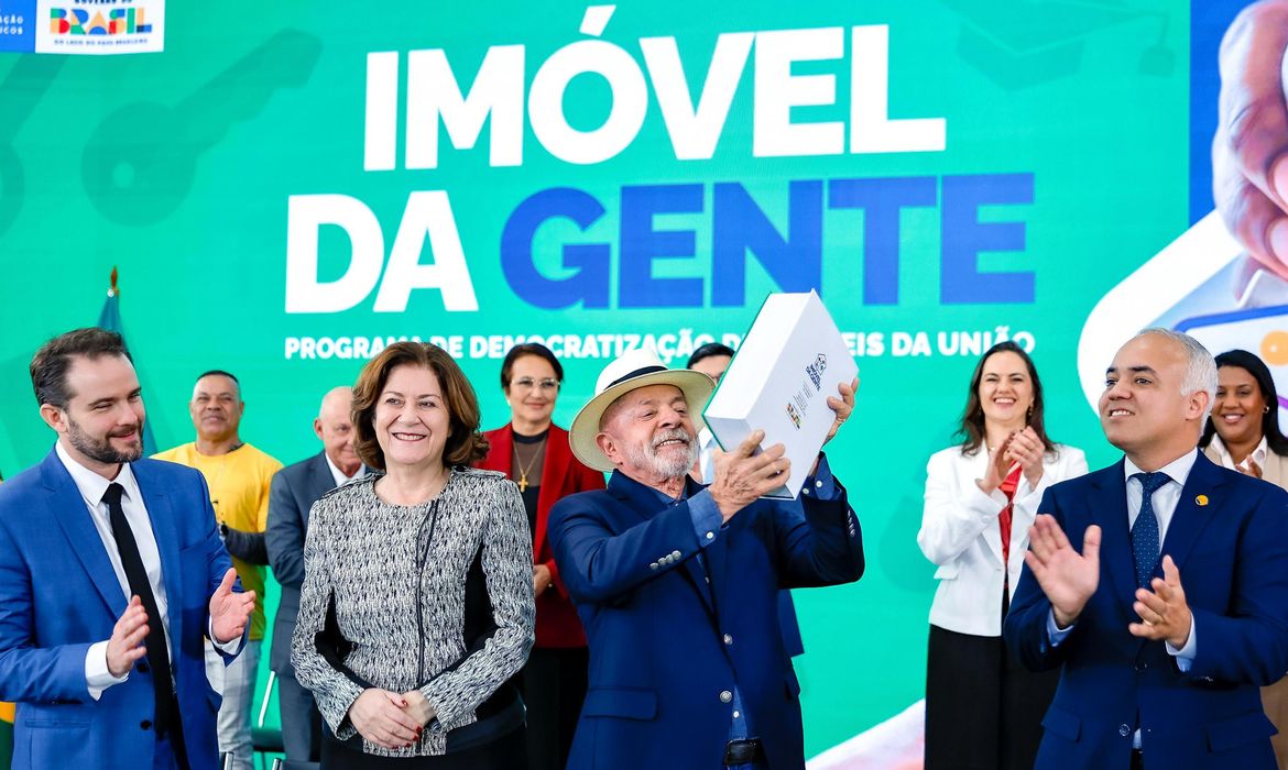 O programa gerencia áreas gigantescas. Ao todo, os terrenos e prédios liberados somam mais de 18,5 mil quilômetros quadrados de extensão — espaço equivalente a três vezes o tamanho do Distrito Federal.