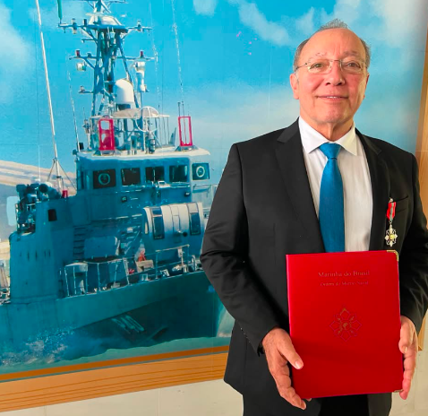 Empresário José William Montenegro Leal recebe Medalha da Ordem do Mérito Naval