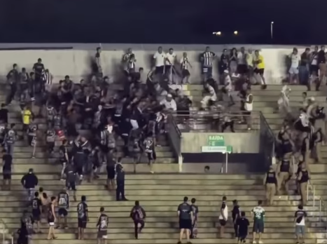 Torcedores do Botafogo-PB durante partida no Estádio Almeidão em João Pessoa