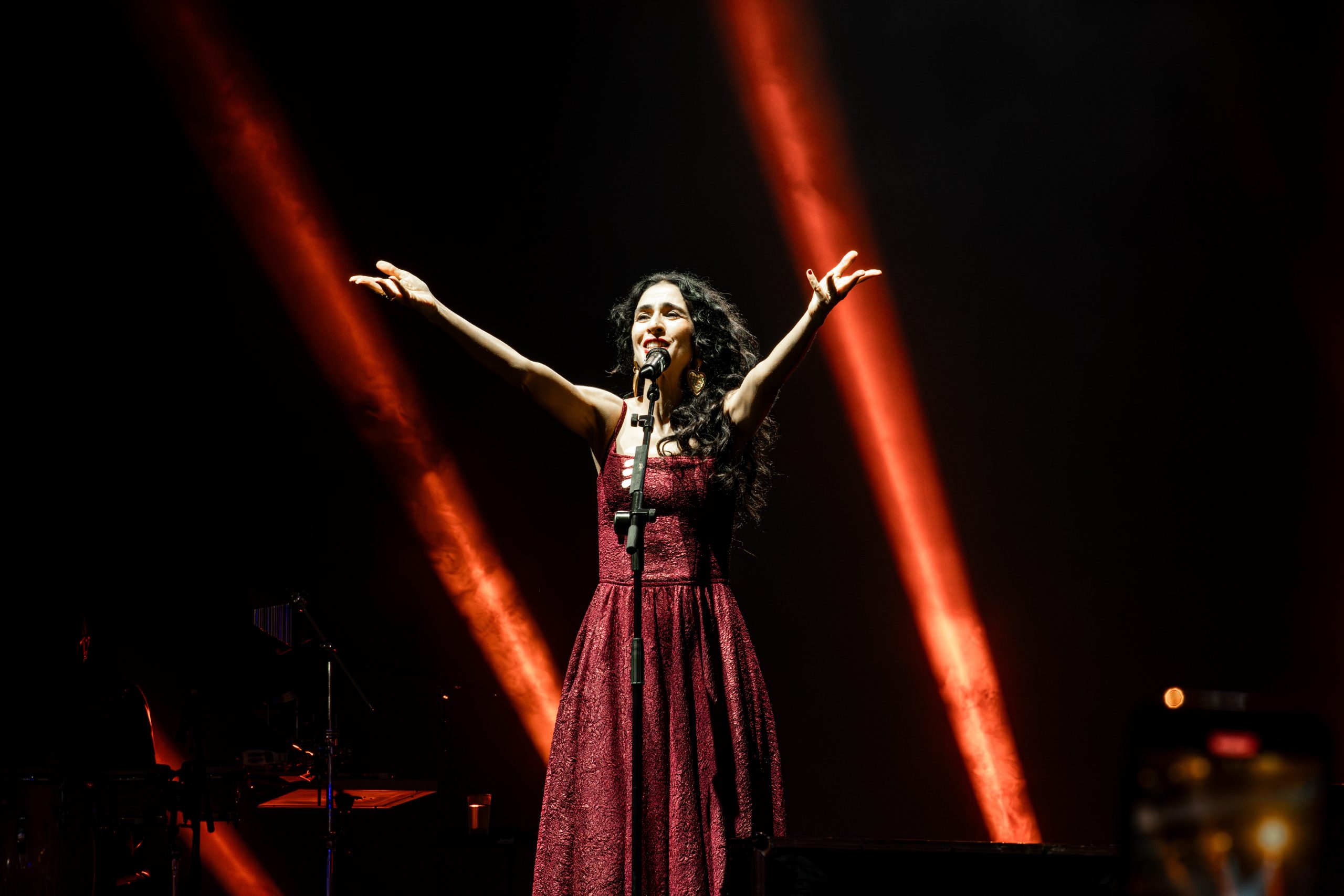 Marisa Monte durante apresentação no Parque do Povo, em Campina Grande, no Maior São João do Mundo.