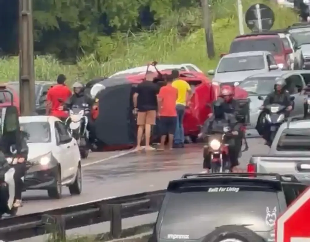 O trecho urbano da BR-230 que corta o Castelo Branco exige atenção redobrada dos condutores devido às mudanças de faixa e acessos aos bairros adjacentes.