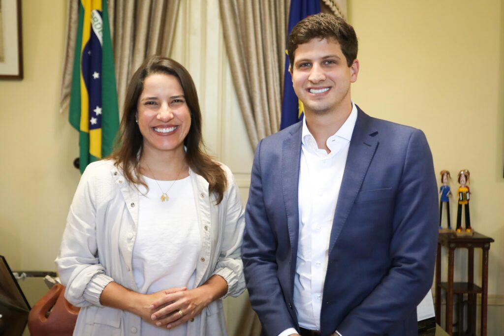 A disputa pelo Governo de Pernambuco sofre uma reviravolta com a ascensão de Raquel Lyra nas pesquisas.