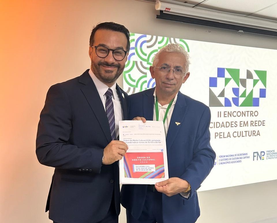 Marcus Alves, presidente nacional dos Secretários de Cultura das Capitais, entrega ao Ministério de Cultura pedido de Mérito Cultural para Folia de Rua