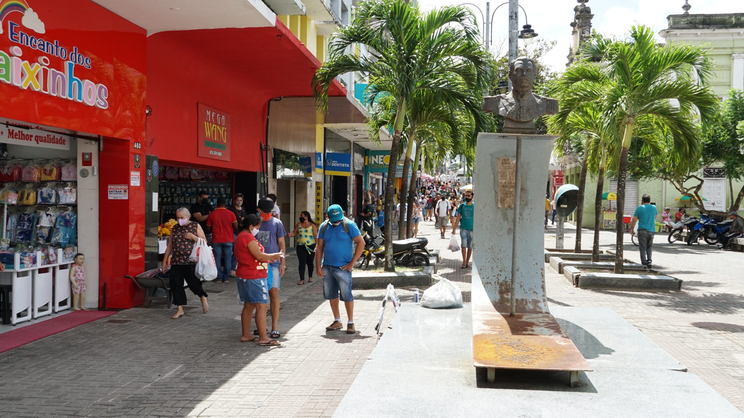 As médias empresas — muitas vezes chamadas de Middle Market — funcionam como o elo de tração que conecta as microempresas locais às grandes corporações nacionais.