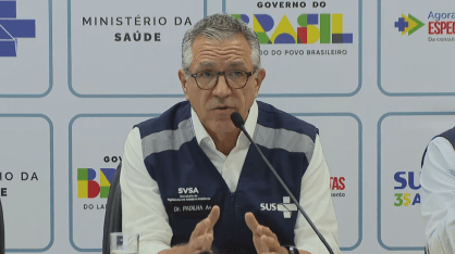 Vacina contra a dengue desenvolvida pelo Instituto Butantan durante campanha de imunização no Brasil