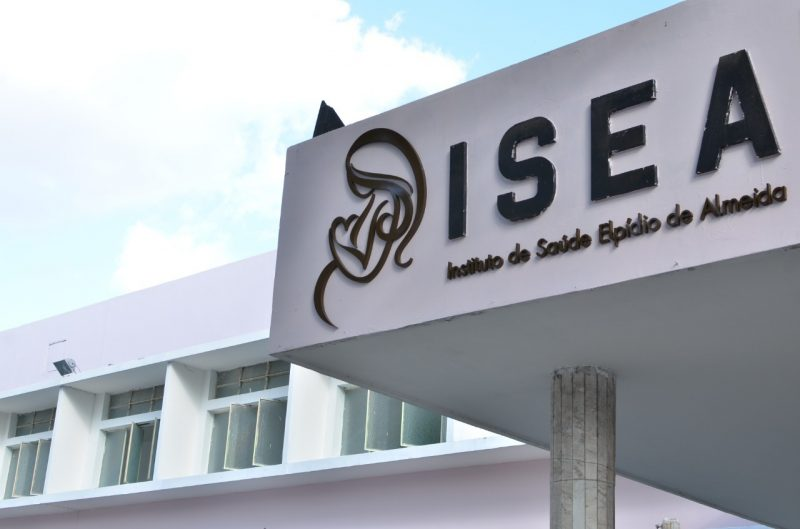 Fachada do Instituto de Saúde Elpídio Almeida (ISEA), em Campina Grande, onde ocorreu o caso investigado pela Polícia Civil.
