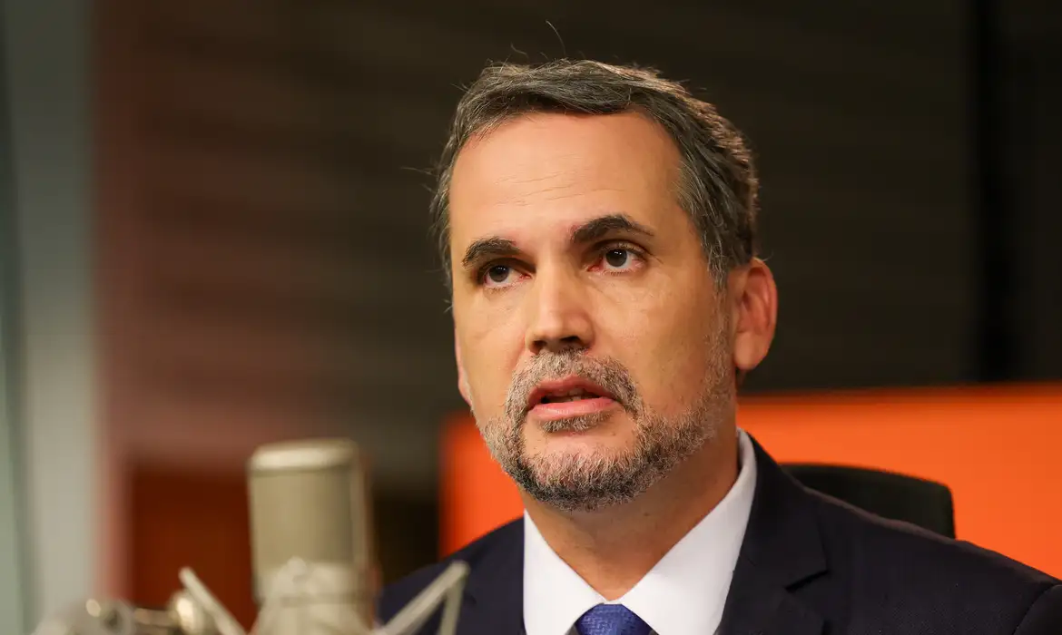A defesa pública do bloqueio feita por Bruno Moretti reflete o esforço da junta de execução orçamentária para acalmar o mercado financeiro e sinalizar compromisso com a meta fiscal de 2026.