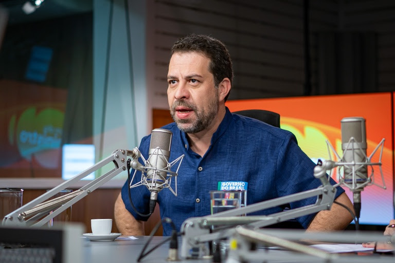 O anúncio detalhado por Guilherme Boulos expõe a delicada linha que o governo federal tenta costurar em 2026: proteger o trabalhador sem assustar as plataformas a ponto de provocar uma debandada de serviços do país