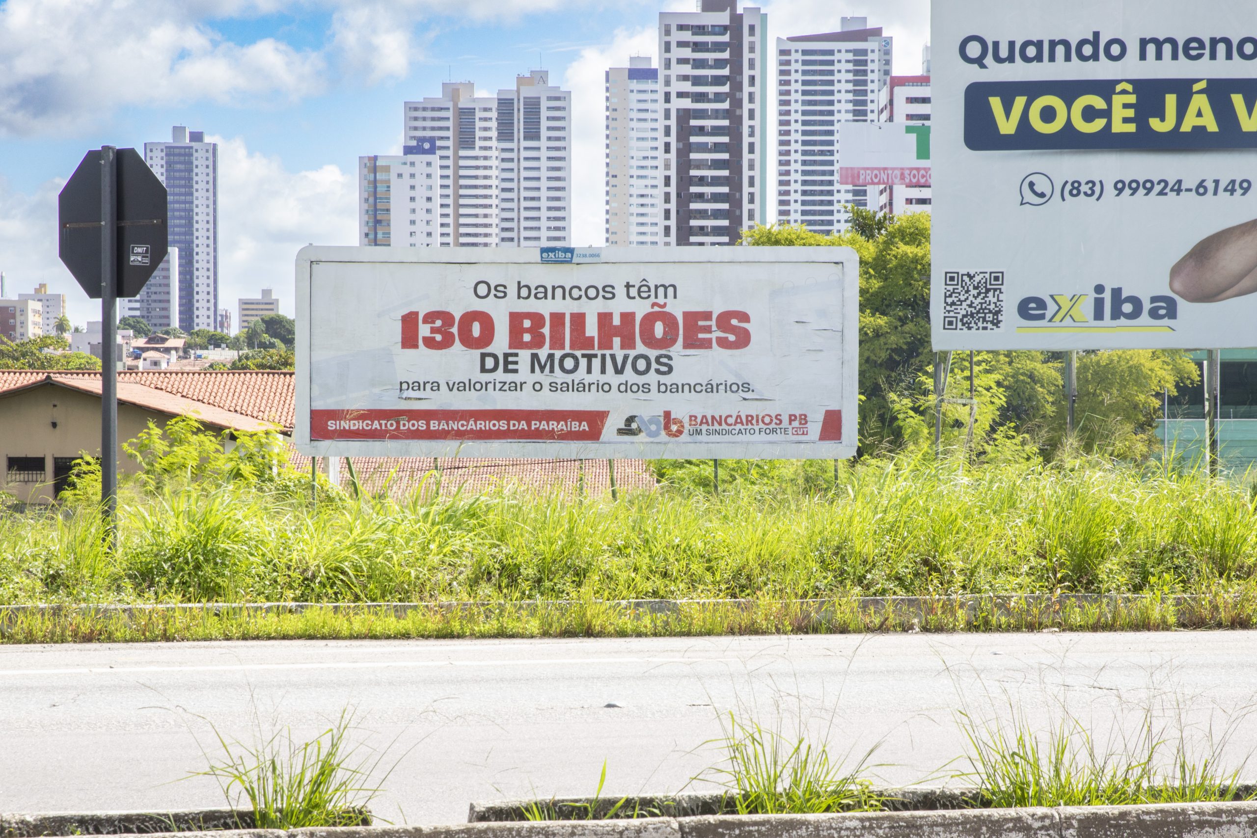 O Sindicato dos Bancários da Paraíba espalhou outdoors cobrando reajustes após lucro de R$ 130 bi dos bancos. Veja os detalhes