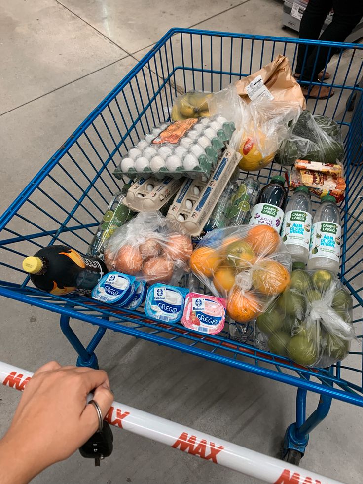 O consumo das famílias cresceu 3,93% em maio puxado por supermercados, diz a ABRAS. Injeção do IR e do 13º do INSS garantiu a alta do varejo.