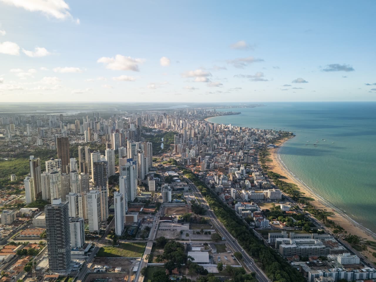 A Paraíba e João Pessoa lideram o Nordeste em qualidade de vida no IPS Brasil 2026. O topo no ranking impulsiona o mercado imobiliário e atrai investidores.