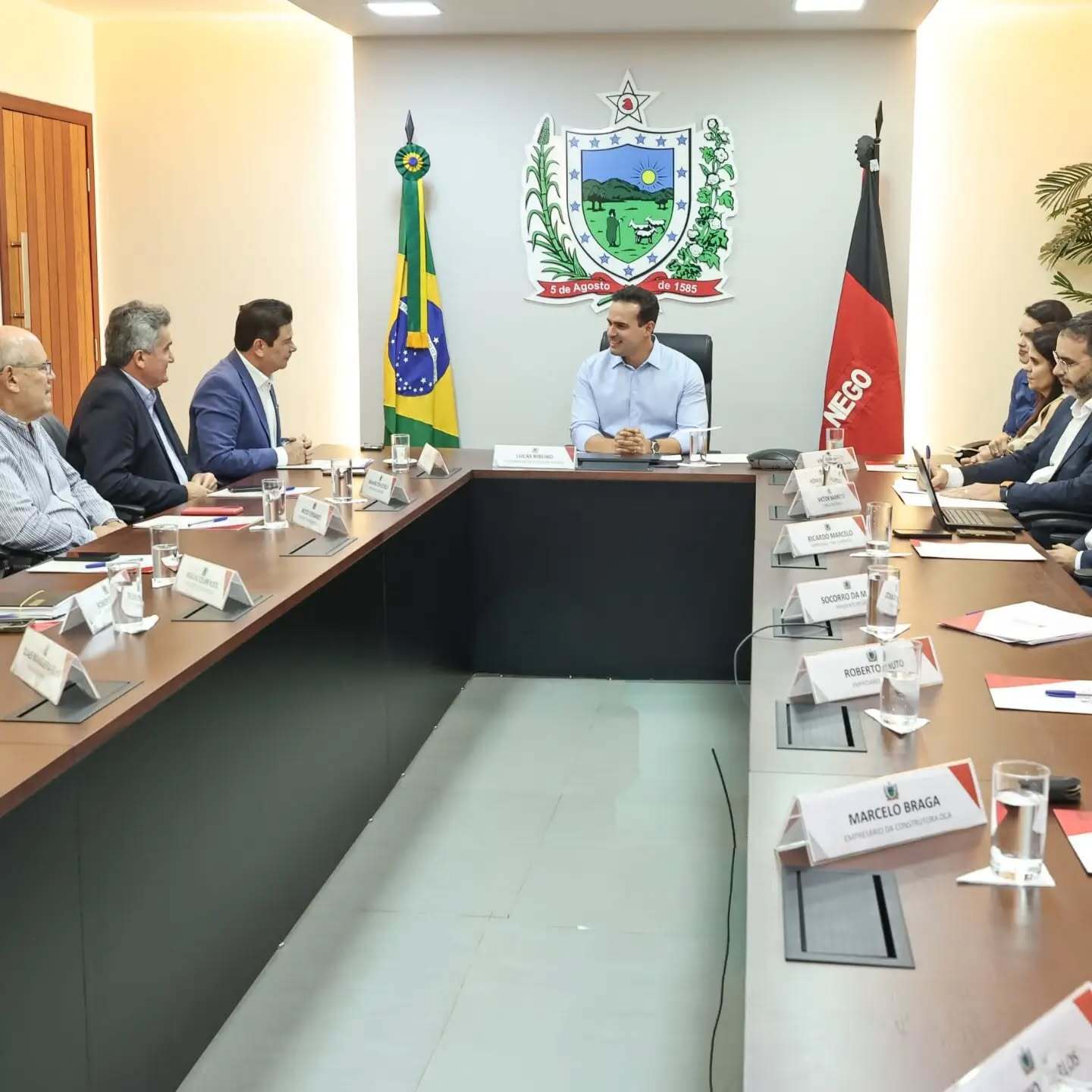Governador Lucas Ribeiro durante reunião com representantes da Fiepb e empresários sobre a revitalização do Distrito Industrial de João Pessoa.