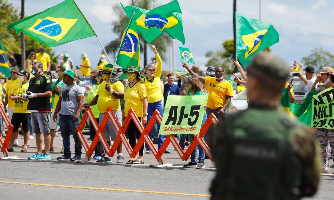 Manifestantes da extrema-direita