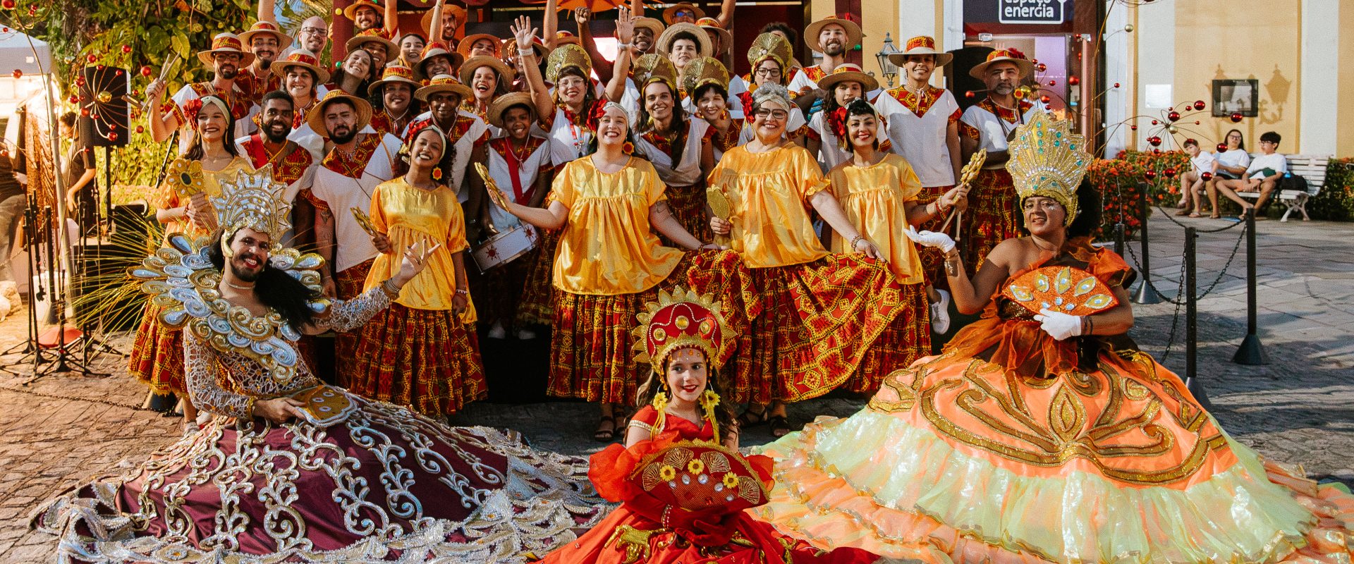 Participantes da Oficina Aberta Maracastelo durante atividade de Maracatu de Baque Virado em João Pessoa.
