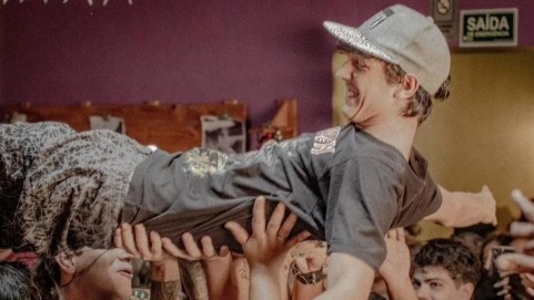 Público acompanha apresentações durante o Osório Rock Festival em João Pessoa.