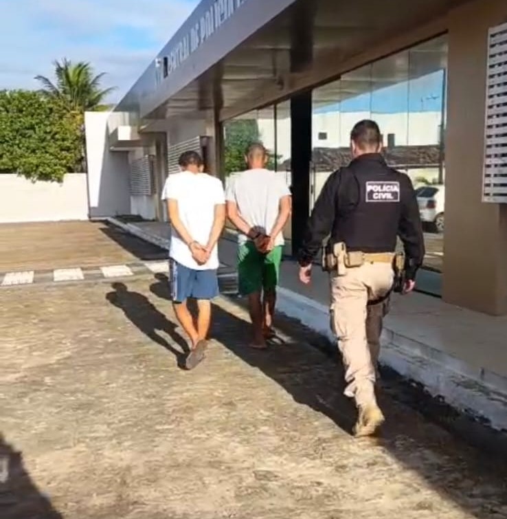 Policiais durante a Operação Aurora Pacis, que prendeu seis investigados em Rio Tinto, na Paraíba.