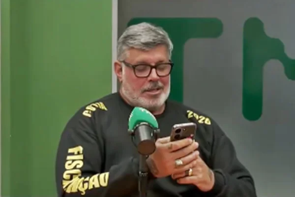Alexandre Frota durante entrevista à rádio TMC que repercutiu nas redes sociais após ligação telefônica.