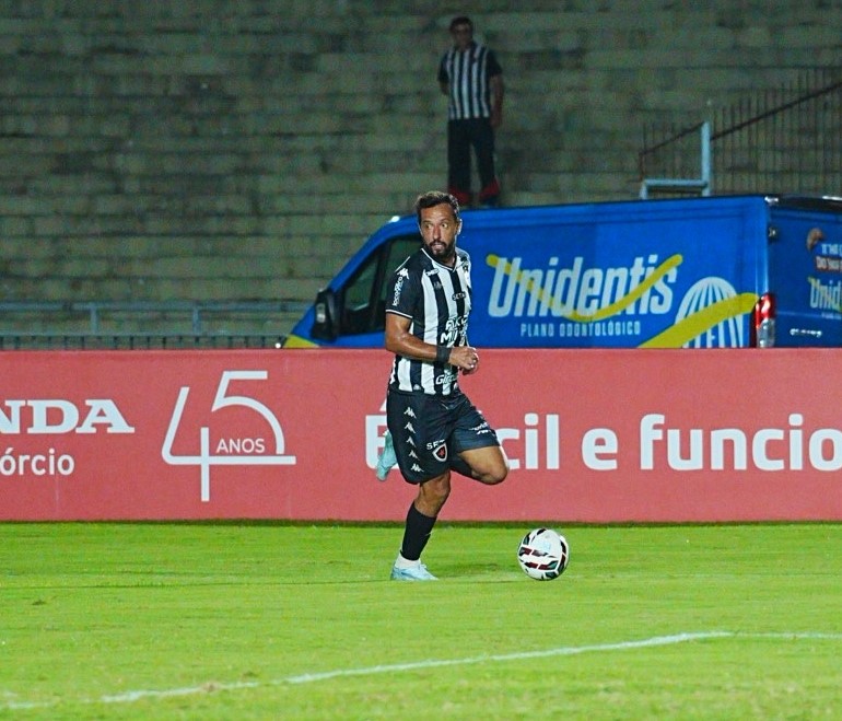 Com brilho de Nenê mais uma vez, Botafogo-PB vence o Confiança no Almeidão e segue em alta na Série C