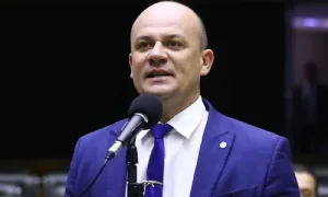 Deputado federal Cabo Gilberto Silva durante entrevista sobre a neutralidade da União Progressista nas eleições de 2026.