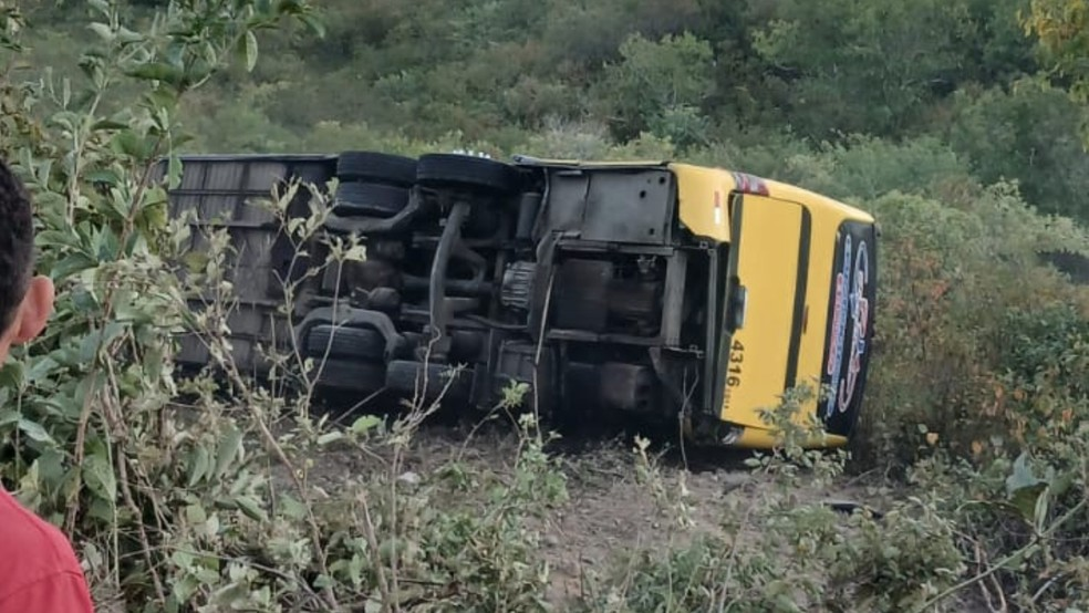 Romeiros morrem em grave acidente com ônibus no interior do Ceará