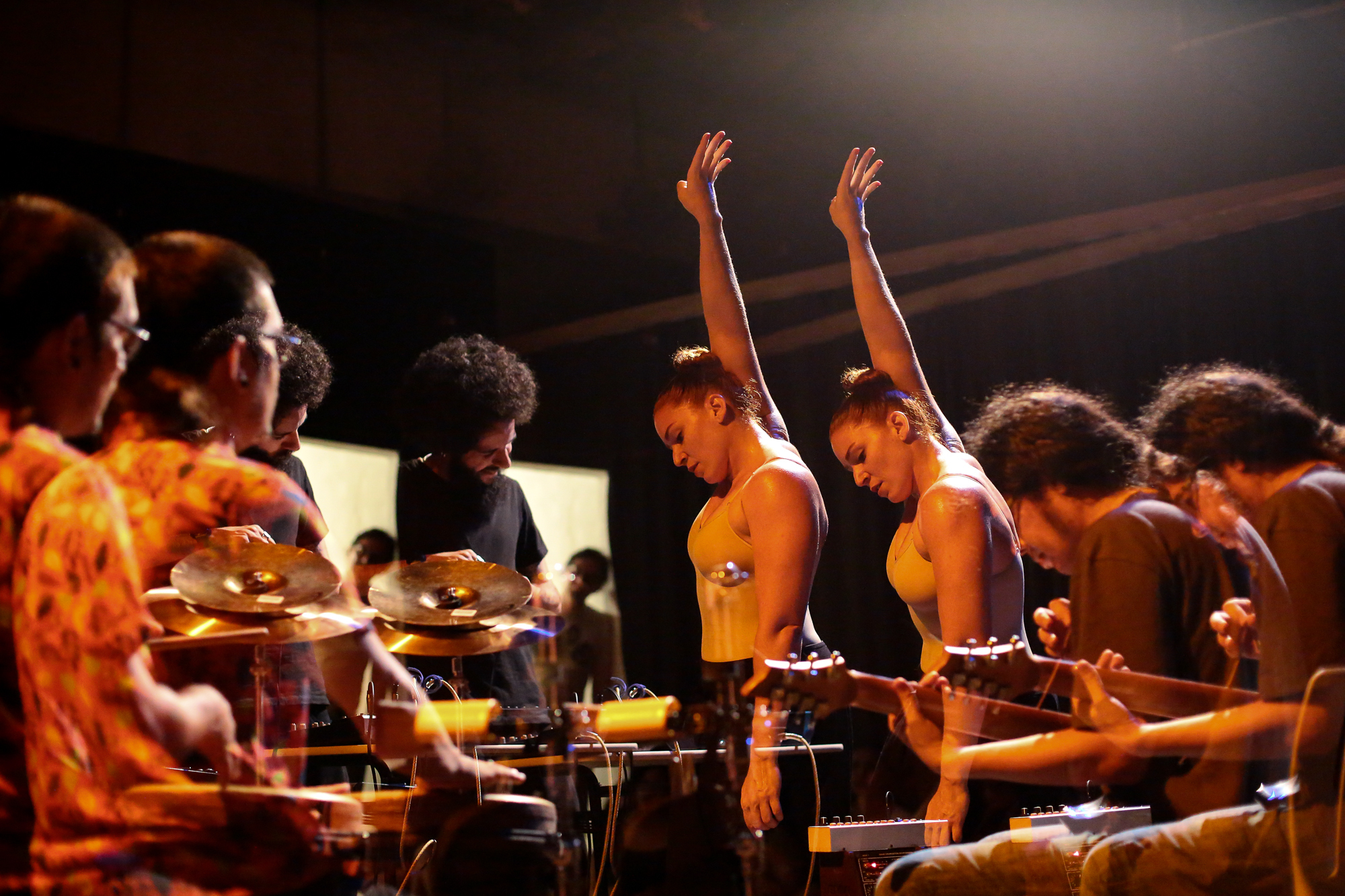 Artistas participam do LAB+CORPO 1: "Pressão" na sala 15 do Abacatão, no CCTA da UFPB.