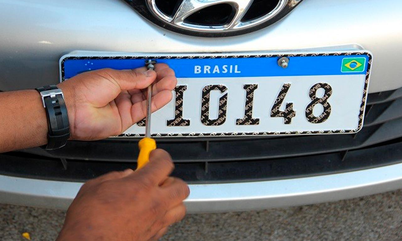 O presidente Lula projetou a venda de 3 milhões de veículos até o fim de 2026 durante agenda com a Stellantis.