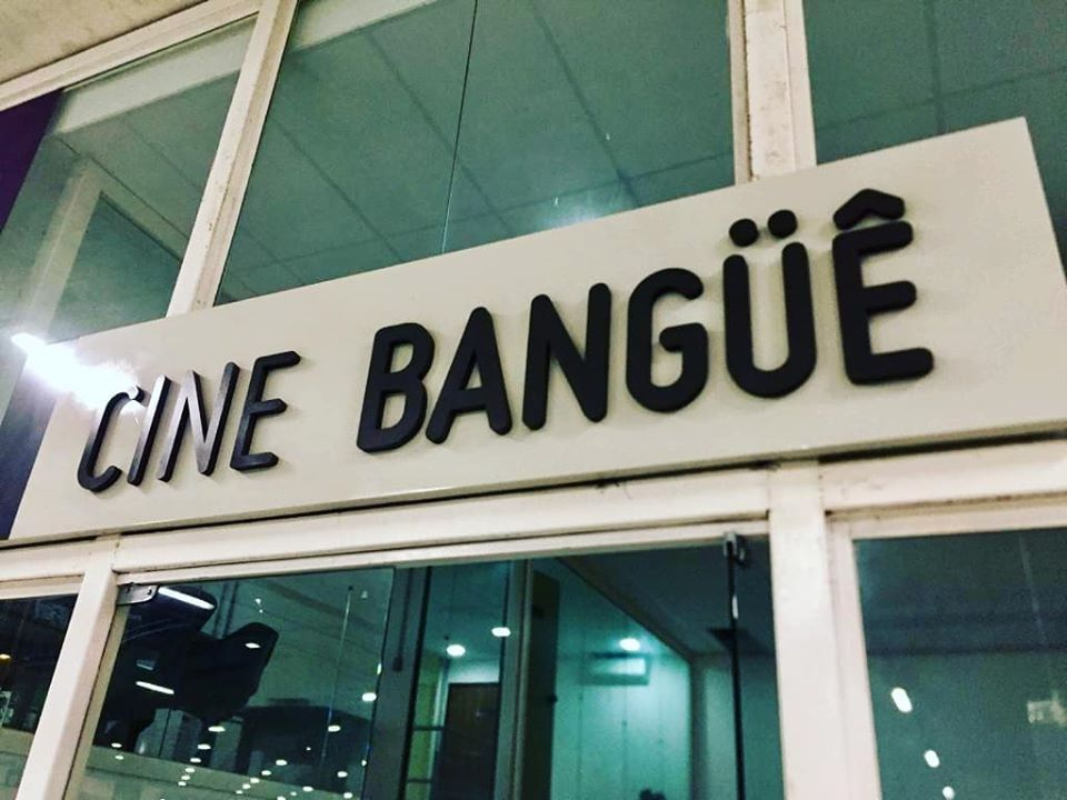 Fachada ou sala de exibição do Cine Banguê durante programação gratuita de julho de 2026.
