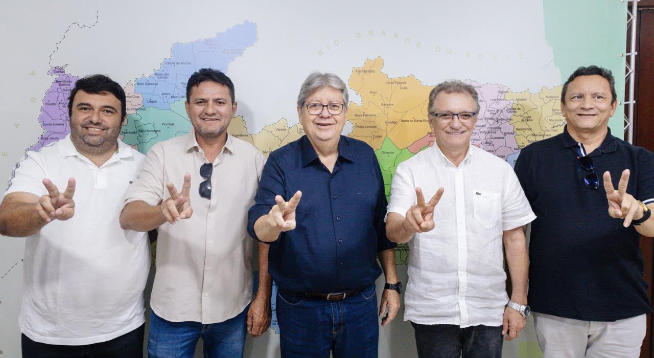 João Azevêdo recebe apoio do ex-feito Barão e de vereadores de Brejo do Curz