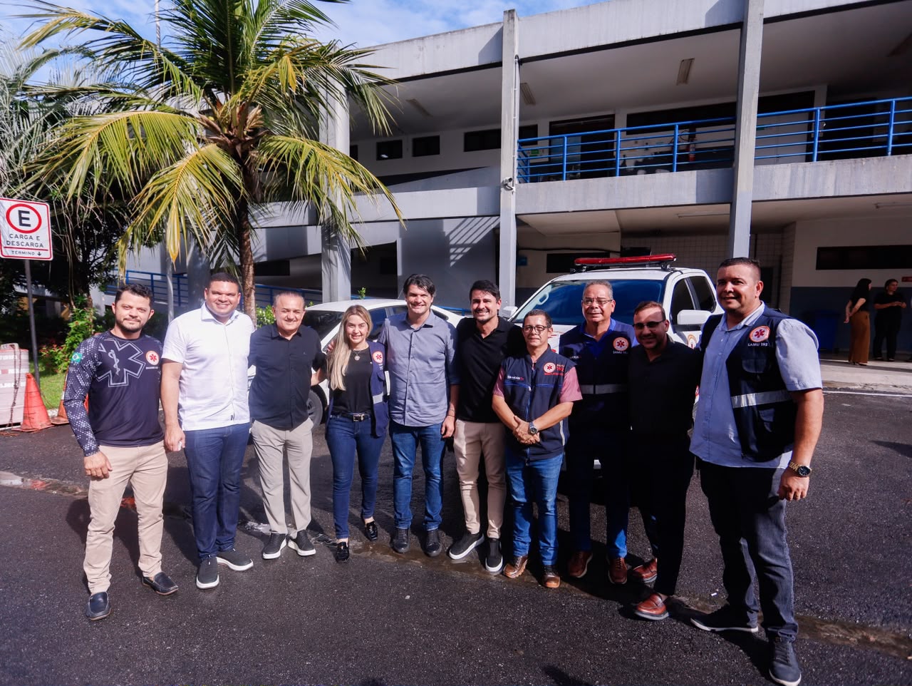 Prefeito Leo Bezerra apresenta o primeiro Veículo de Intervenção Rápida (VIR) do Samu de João Pessoa durante visita ao Complexo Hospitalar de Mangabeira.