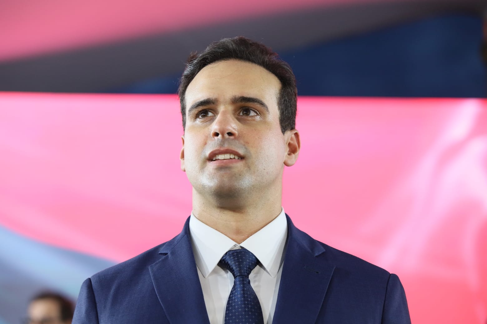 Lucas Ribeiro durante entrega de tratores destinados à agricultura familiar na Paraíba.