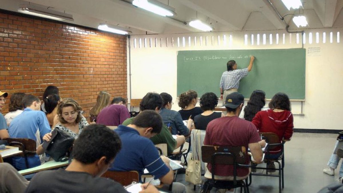 Apenas 1,58% dos jovens mais pobres concluem o ensino superior no Brasil, aponta o Atlas da Mobilidade Social.