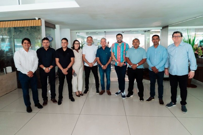 Nabor Wanderley durante encontro com vereadores de Campina Grande que declararam apoio à sua pré-candidatura ao Senado.