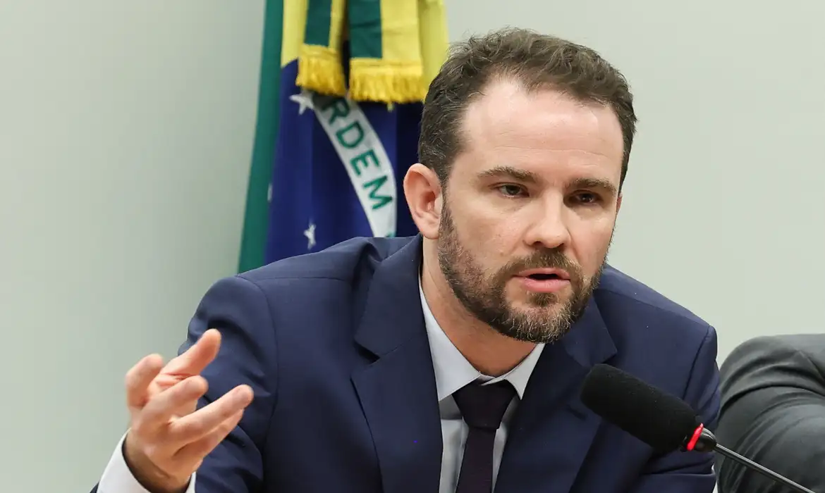 Dario Durigan rebate críticas sobre o BRB e cita "injustiça e irresponsabilidade"