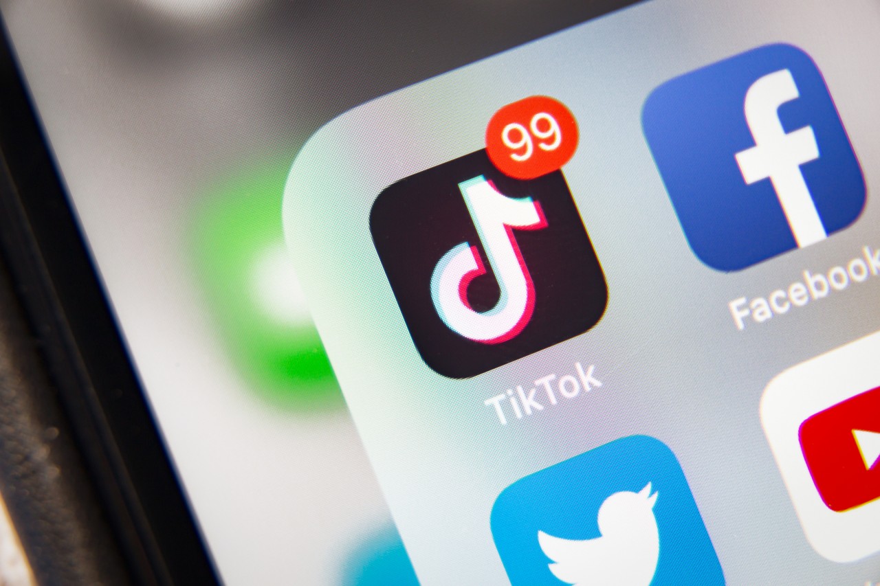 ANPD multa dono do TikTok em R$ 153,7 milhões por irregularidades com dados de menores