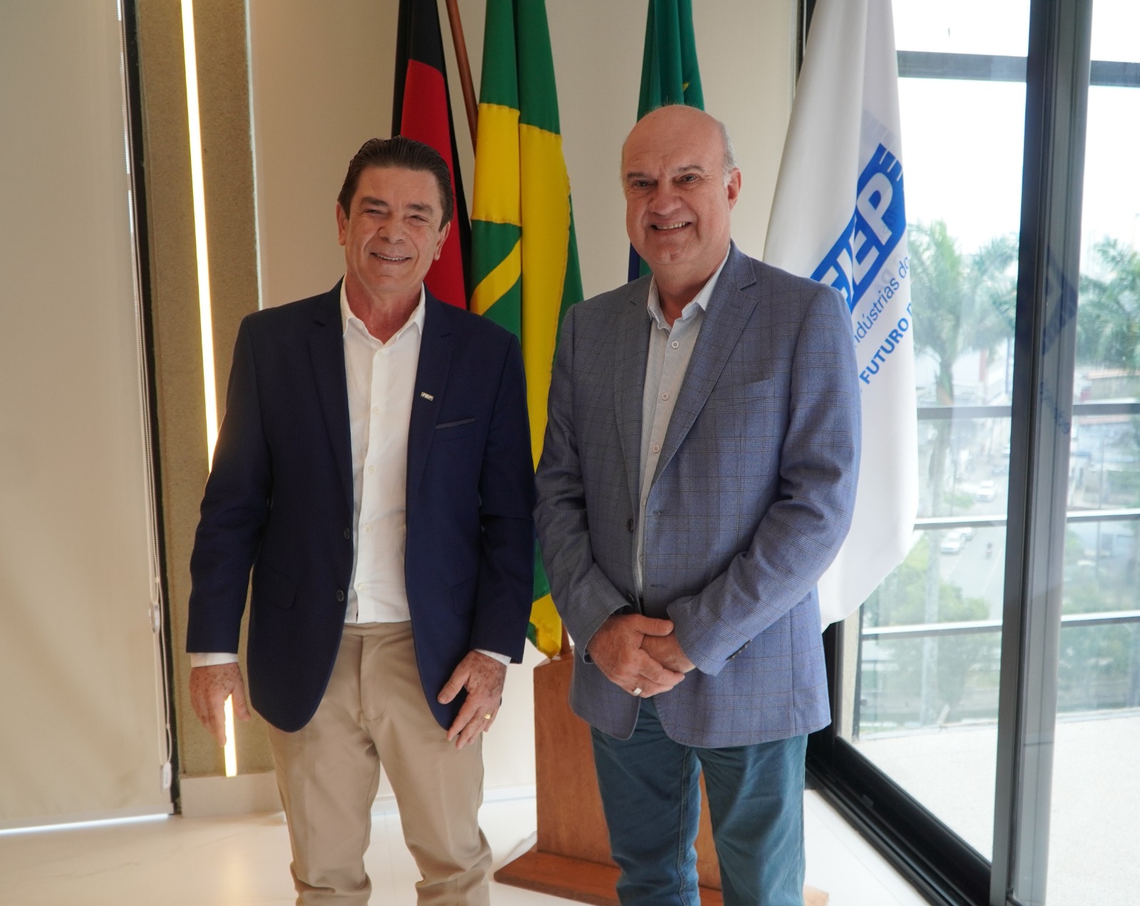 Representantes da FIEPB e da ANTT durante reunião sobre corredores rodoviários em Campina Grande