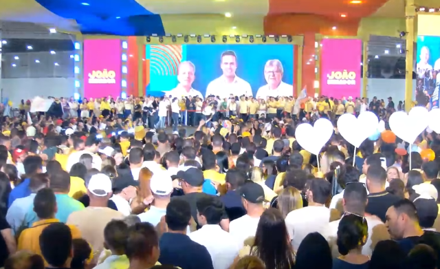 Convenção de Lucas Ribeiro atrasa três horas