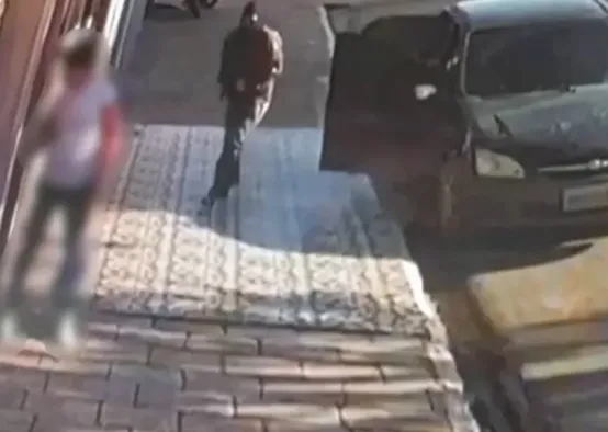 Imagens de câmeras de segurança registram assalto a residência em Boqueirão