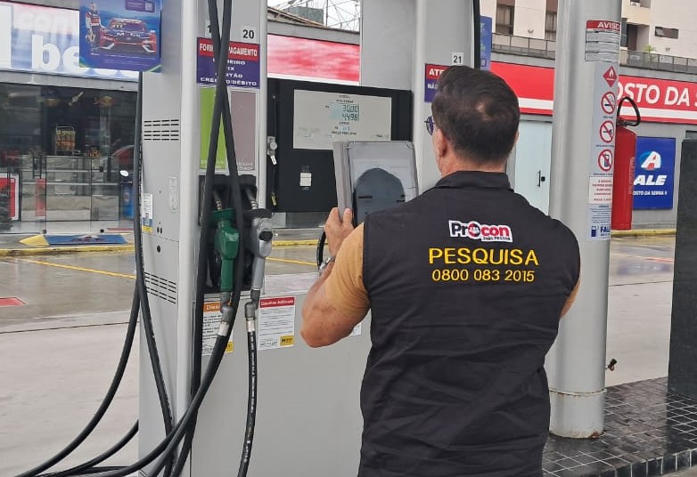 Preço do etanol despenca R$ 0,30 à vista e gasolina recua em João Pessoa