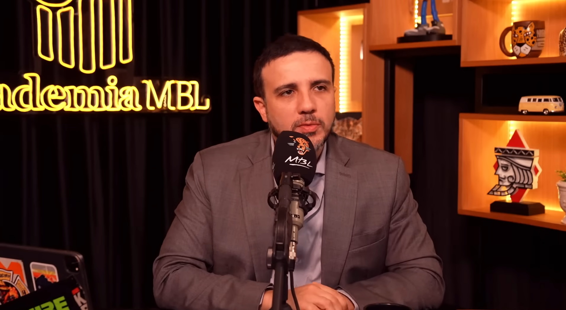 Renan Santos acusa Flávio Bolsonaro de estar por detrás de falsa filiação ao Missão
