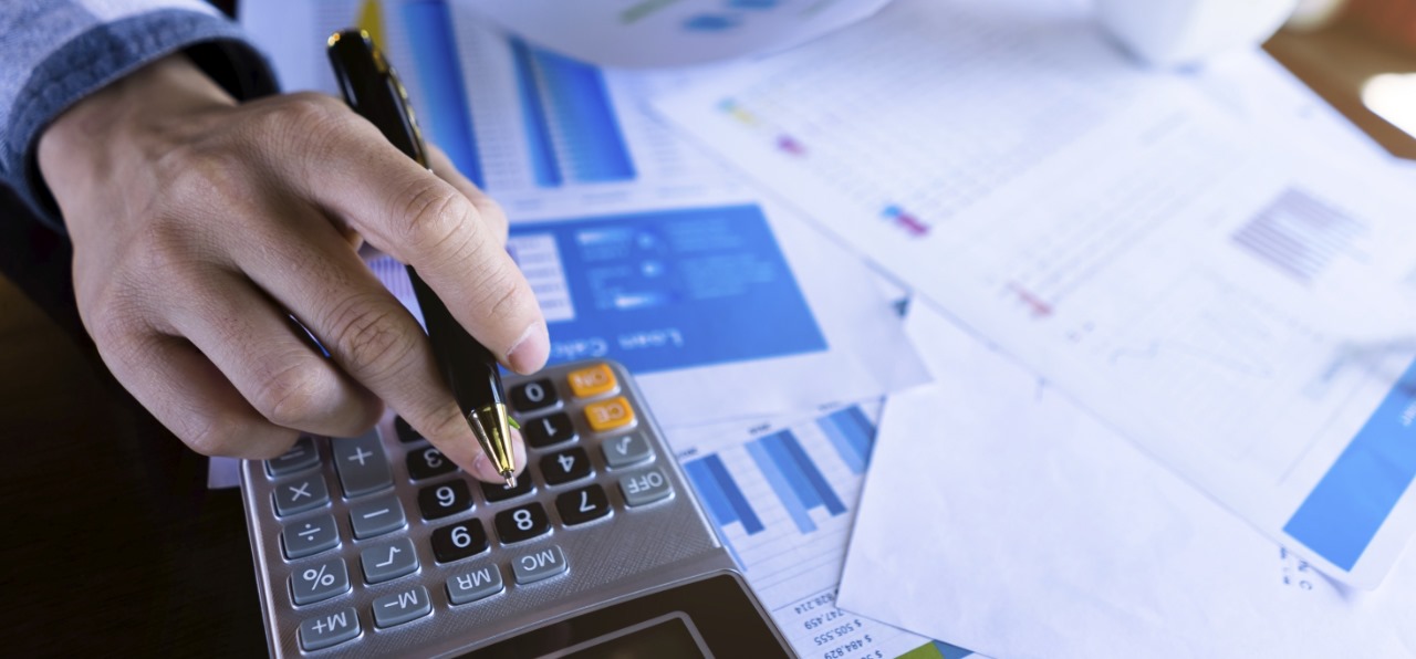 Crédito cresce 18% para empresas e 12,7% para famílias na Paraíba, superando médias do Brasil e Nordeste. Confira dados