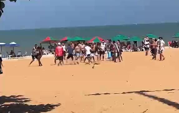 Torcedores de Botafogo-PB e Santa Cruz protagonizam briga com paus e pedras em Tambaú antes de jogo no Almeidão.