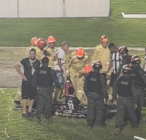 Torcedor do Botafogo-PB fica ferido ao ser atingido por artefato no rosto