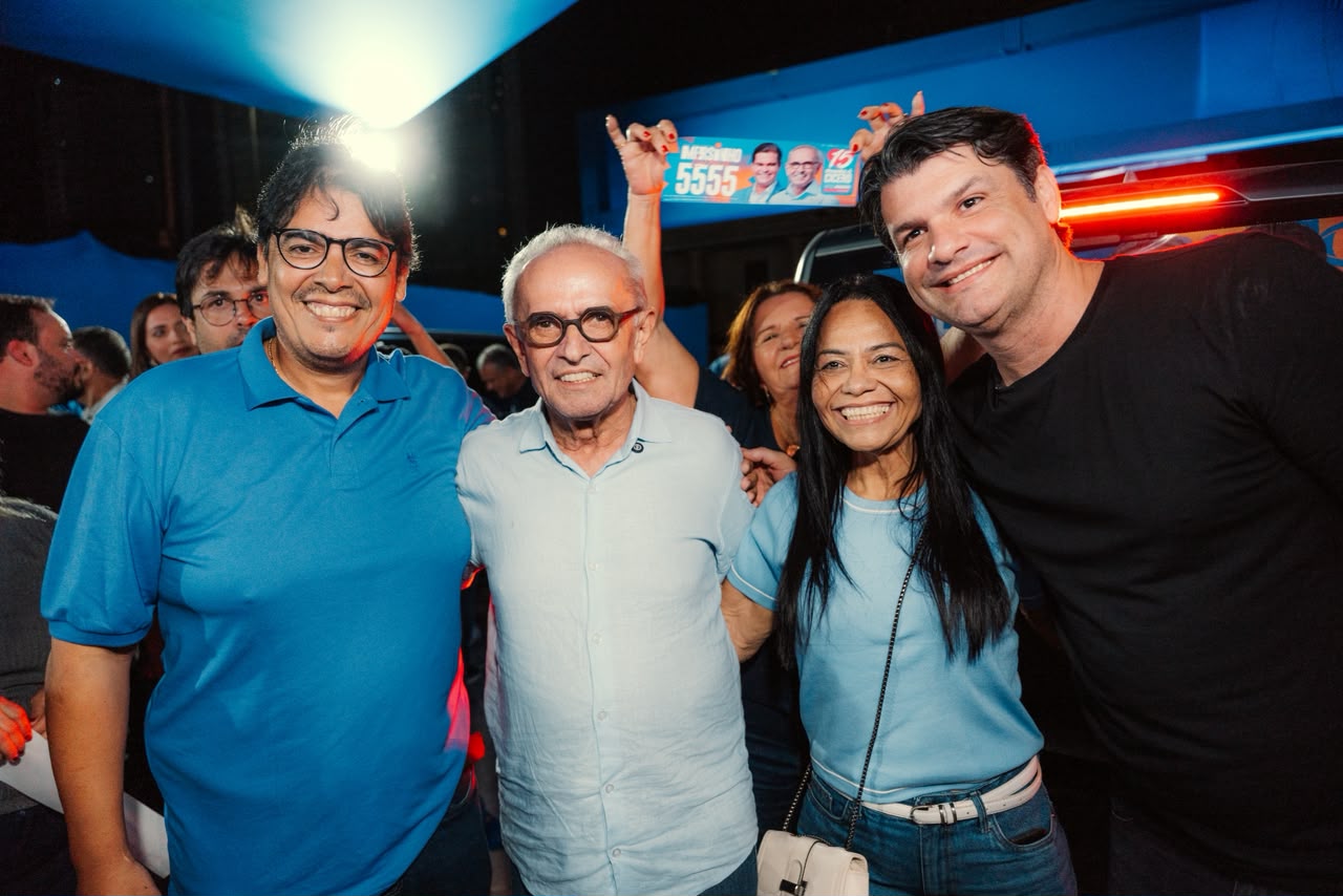 Cícero Lucena durante adesivagem que marcou início da campanha ao Governo da Paraíba