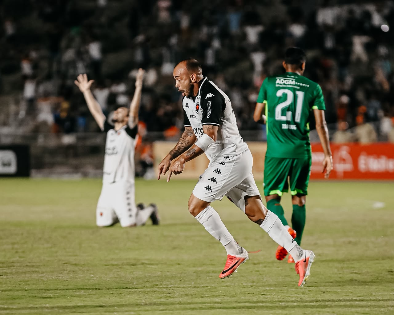 Botafogo-PB vira sobre o Guarani no Almeidão e garante classificação na Série C