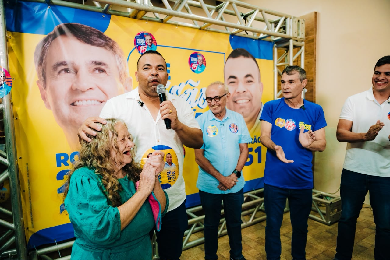 Cícero Lucena participa de plenária no bairro Mutirão, em Campina Grande