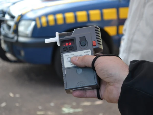Equipamento usado para identificar drogas em motoristas durante fiscalização de trânsito